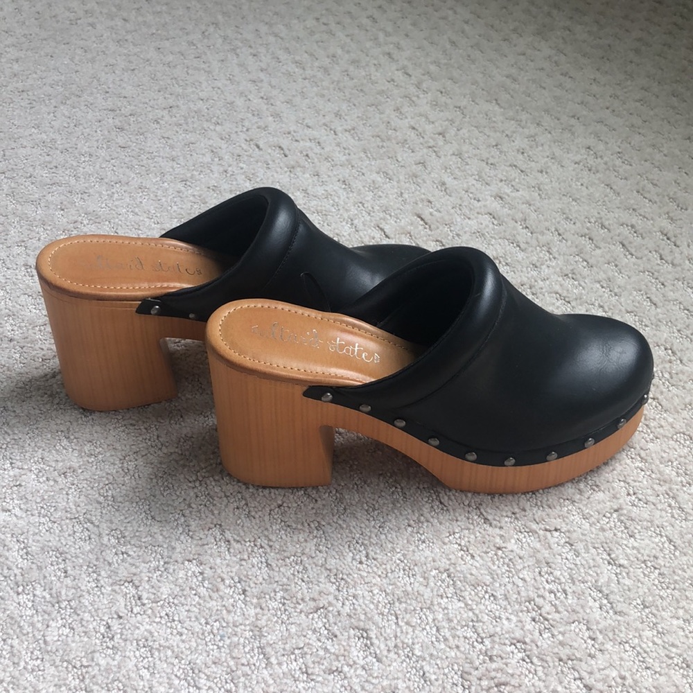 Clogs - Picture 2 of 7